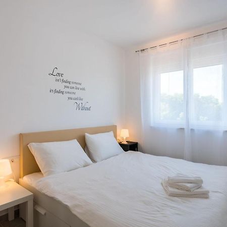 Apartments Residence Romance Pinezići Zewnętrze zdjęcie