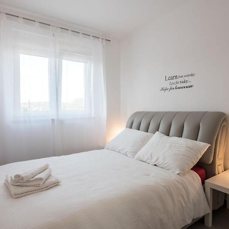 Apartments Residence Romance Pinezići Zewnętrze zdjęcie