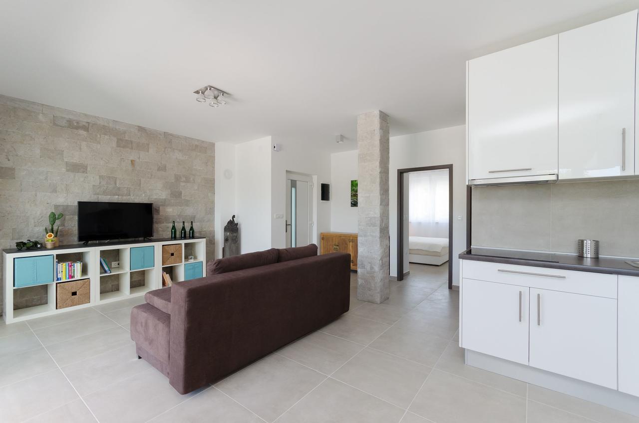 Apartments Residence Romance Pinezići Zewnętrze zdjęcie