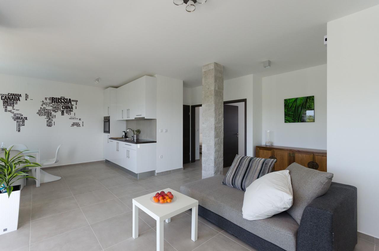 Apartments Residence Romance Pinezići Zewnętrze zdjęcie