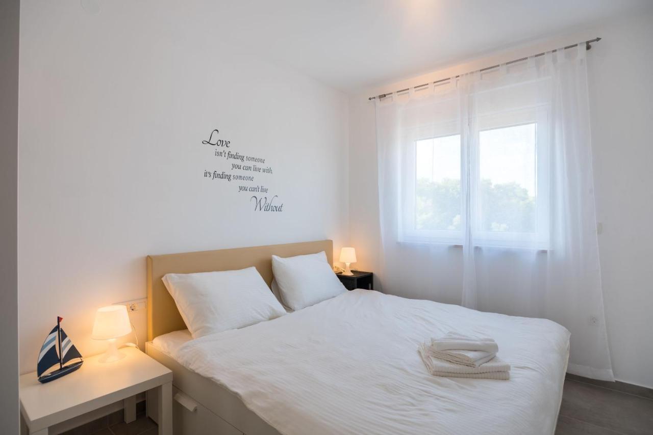 Apartments Residence Romance Pinezići Zewnętrze zdjęcie